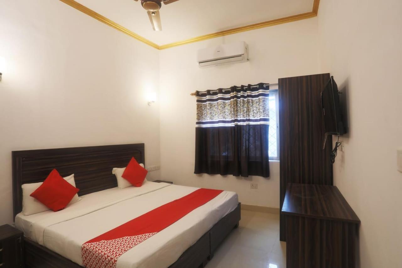 Central Hotel Khajuraho Exterior photo